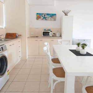 Nelson Bay Breeze Apartment – Bright Kitchen & Dining Area