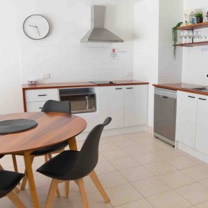 Nelson Bay Breeze Apartment – Modern Kitchen & Dining Area